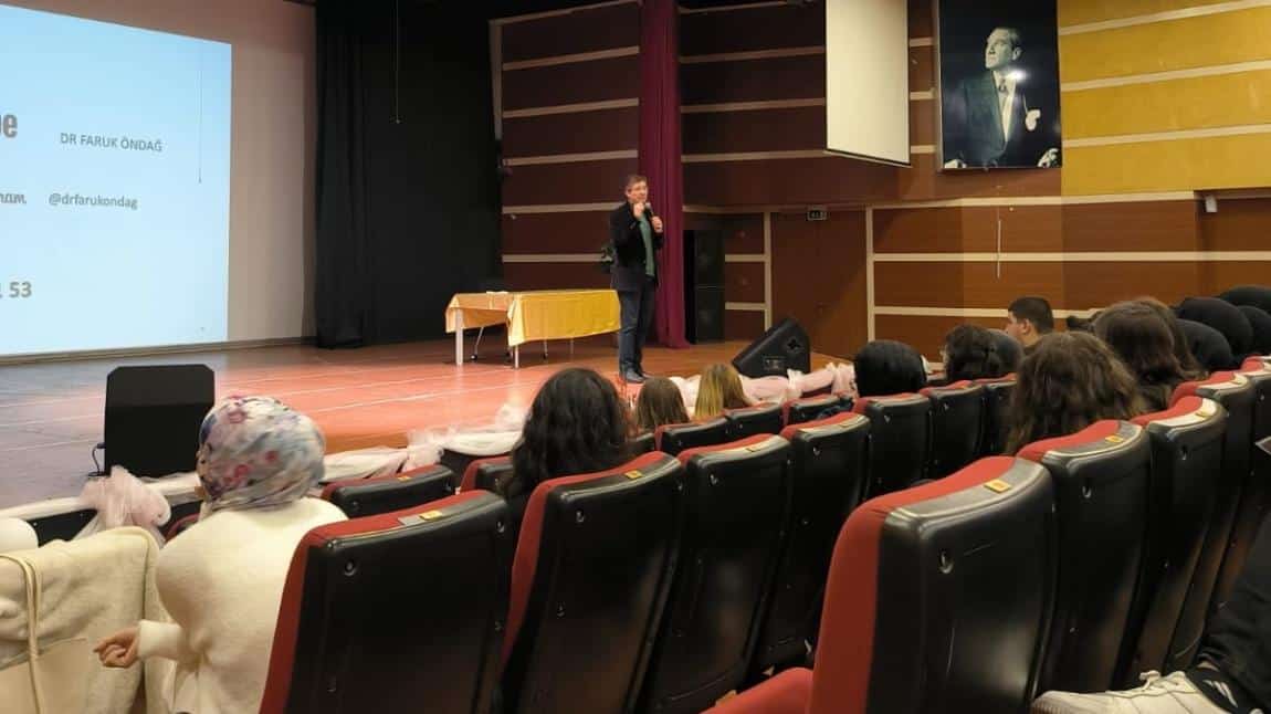 12. sınıf öğrencilerimiz ile Ümraniye Şehit Erol Olçok Anadolu İmam Hatip Lisesi'nde Doktor Faruk Öndağ'ın gerçekleştirmiş   olduğu motivasyon fırtınası konulu seminere katıldık. Ya